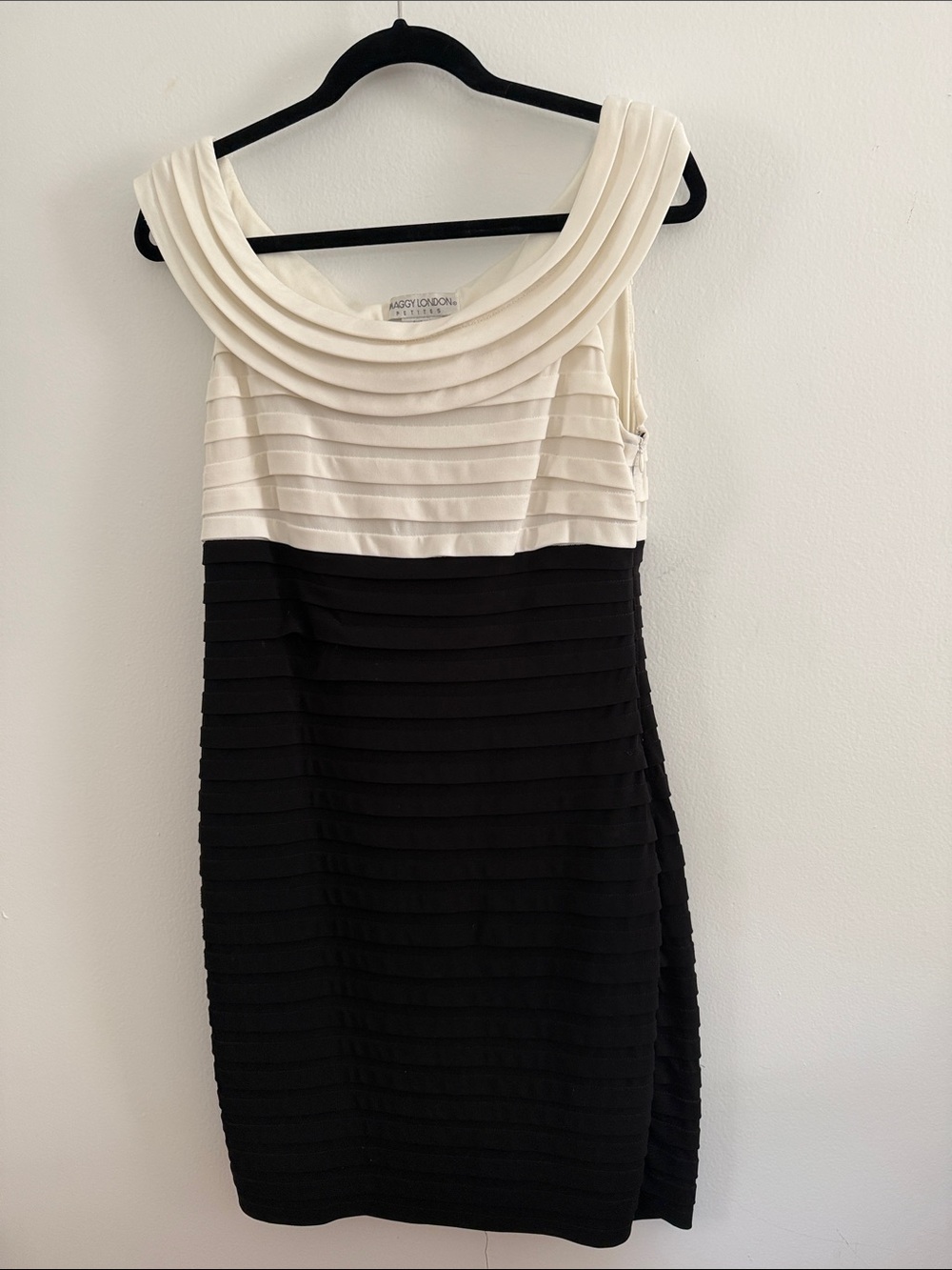 Maggie London Cream and Black Pleated Two-Tone Midi Dress